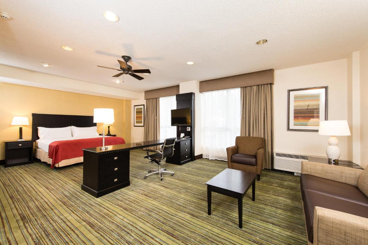 Отель Doubletree By Hilton Wilmington, Nc Экстерьер фото