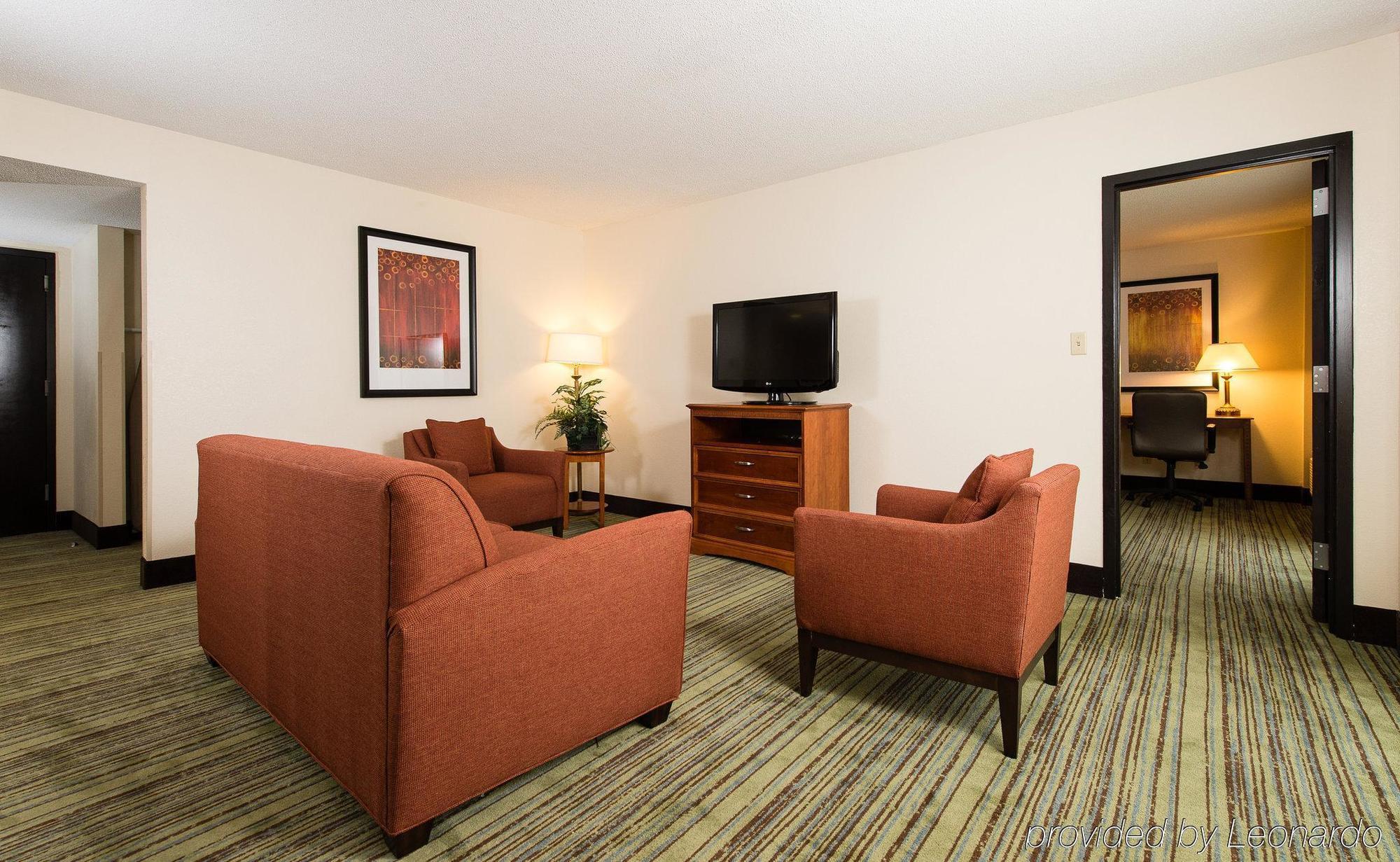 Отель Doubletree By Hilton Wilmington, Nc Экстерьер фото