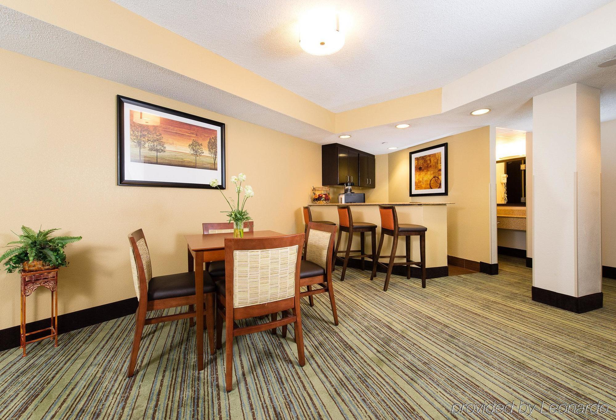 Отель Doubletree By Hilton Wilmington, Nc Экстерьер фото