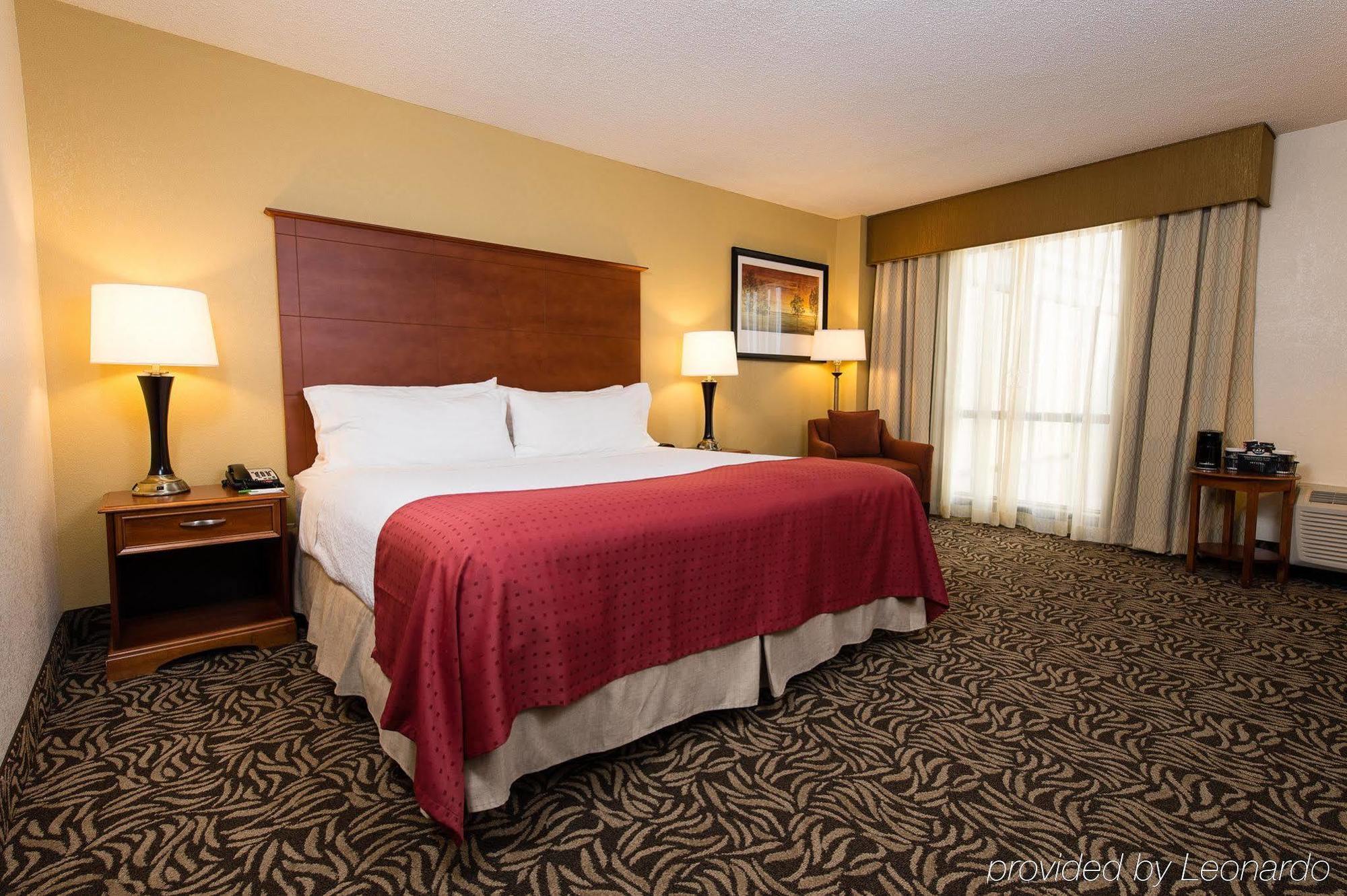 Отель Doubletree By Hilton Wilmington, Nc Экстерьер фото