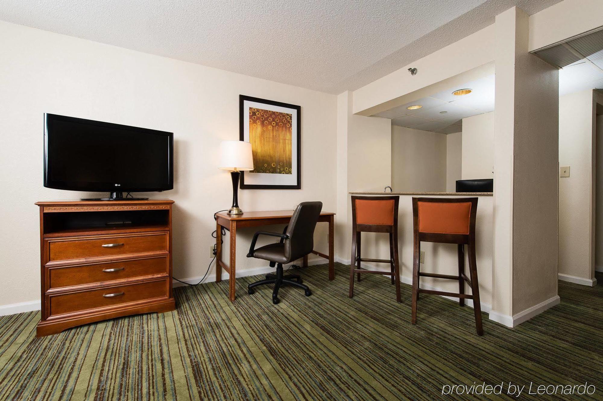 Отель Doubletree By Hilton Wilmington, Nc Экстерьер фото